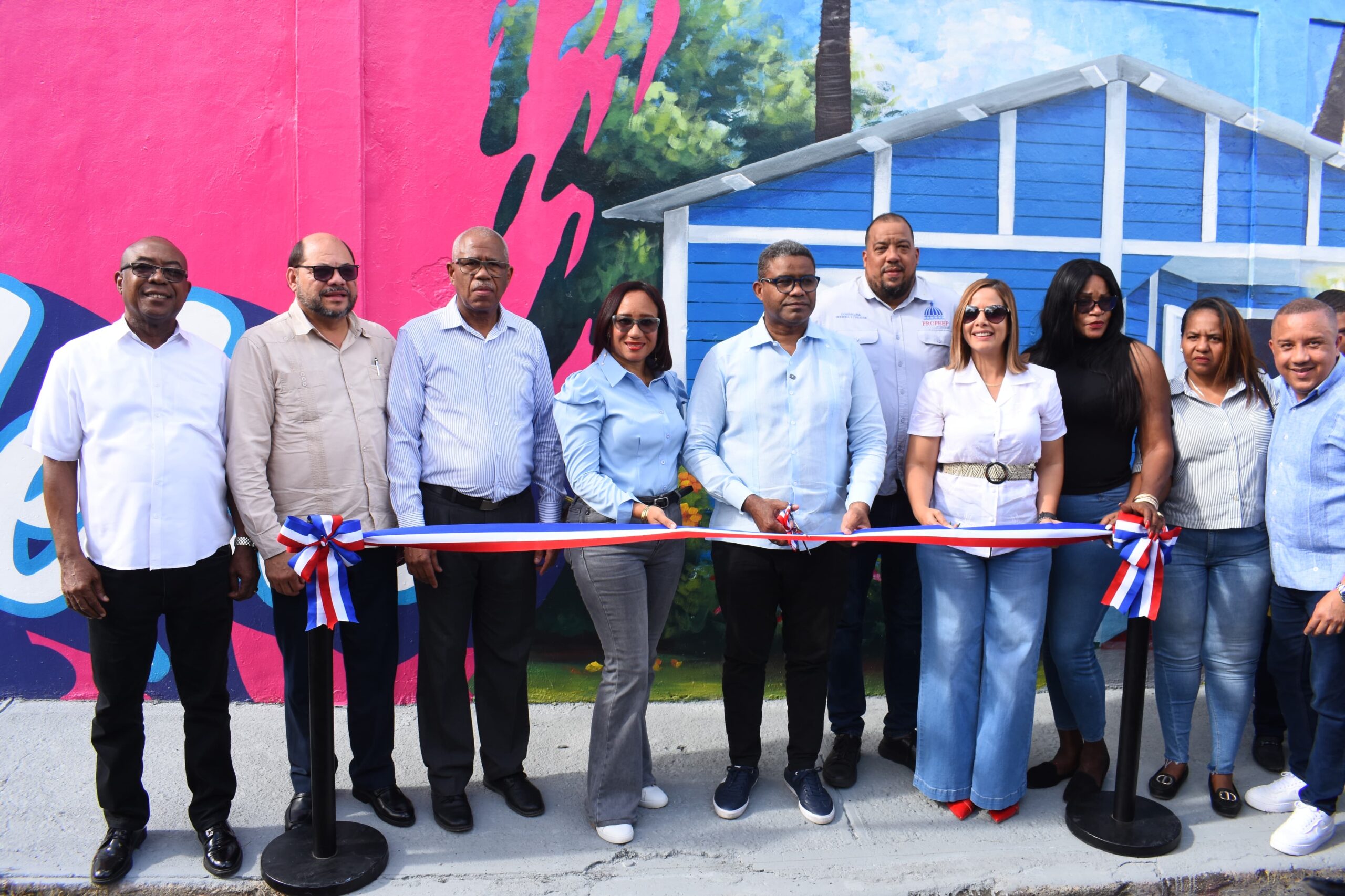 Alcaldesa Wendy Cepeda respalda inauguración del “Paseo de los Colores” realizada por PROPEEP en la Escuela Elda Josefa Reyes de Muñoz en San Luis