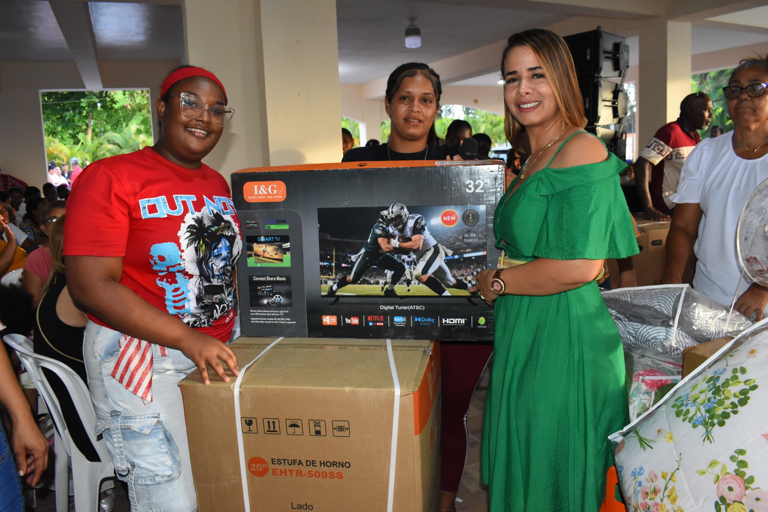 Alcaldesa Wendy Cepeda celebra por todo lo alto el Día de las Madres junto a madres colaboradoras de la JMSL y madres en general del Distrito Municipal San Luis